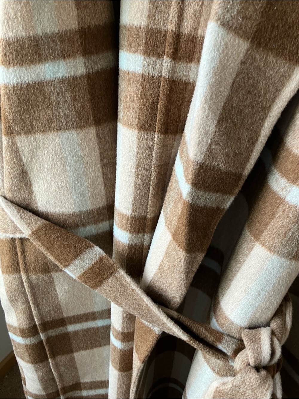 NWT Banana Republic Plaid Wool Blend Belted Trench Coat in Beige and Brown - Picture 4 of 5